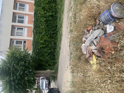 Απομάκρυνση εγκαταλελειμμένων υλικών κατεδάφισης από χώρο του Δήμου Καλαμαριας