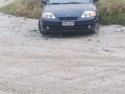 Δύο αυτοκίνητα παρατημένα εδώ και καιρό