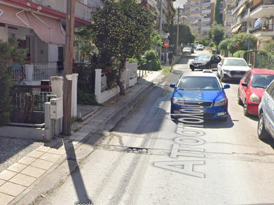 σπασμένο οδόστρωμα - επικίνδυνο βαθούλωμα   Αποστόλου Παύλου  ΕΠΕΙΓΕΙ