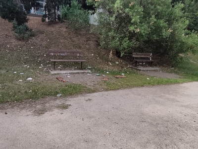 Καθαρισμός σκουπιδιών σε γήπεδο μπάσκετ Άλσος Νέας Κρήνης