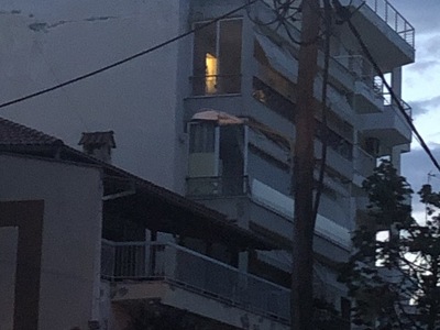 Καμένη λάμπα σε κολώνα της Δ.Ε.Η.