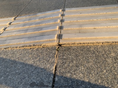 ΟΔΗΓΟΣ ΟΔΕΥΣΗΣ ΤΥΦΛΩΝ ΠΡΟΒΛΗΜΑΤΙΚΑ ΠΛΑΚΑΚΙΑ