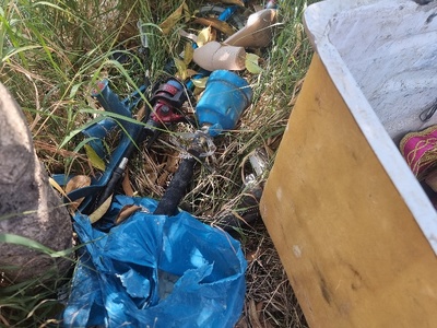 Παρατημενα καροτσια και σκουπίδια απο Γυφτους