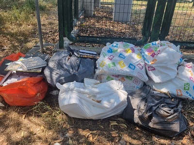 Παρατημενα καροτσια και σκουπίδια απο Γυφτους