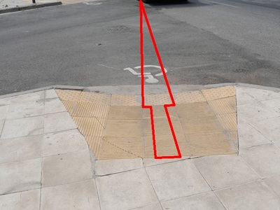 Επιδιόρθωση λανθασμένης ράμπας  Εθν. Αντιστάσεως  και Ζαρίφη