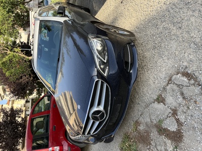 Εγκαταλελειμμενο ταξί χωρίς πινακίδες