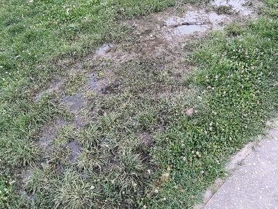 Πιθανή διαρροή σωλήνα στην πλατεία Σκρα