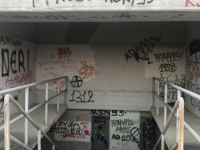 Πληρης εγκαταληψη γηπεδου Καλαμαριας με κινδυνο σωματικης βλαβης καθως διοργανωνονται συναυλιες