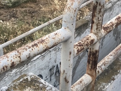 Πληρης εγκαταληψη γηπεδου Καλαμαριας με κινδυνο σωματικης βλαβης καθως διοργανωνονται συναυλιες