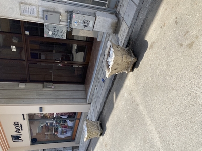 Γλάστρες στο δρόμο  Ευριπίδου