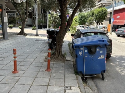 παρανομη τοποθετηση πλαστικα κολωνακια  Κωνσταντινουπόλεως