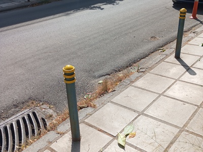 Επανατοποθέτηση κολώνων  Μ. Ιωσήφ στη διασταύρωση με Δαβάκη.