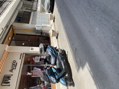 Κατάληψη χώρου με γλάστρες 	Ευριπίδου