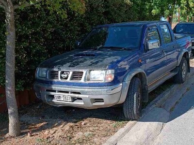 Αυθέρετη κατασκευή επί του οδοστρόματος