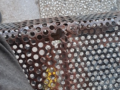 Τρυπημένο, αιχμηρό παγκάκι ΟΑΣΘ