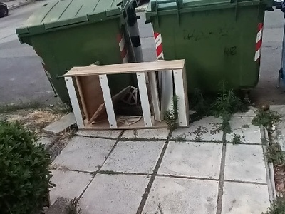 παπουτσοθήκη 	Καραβαγγέλη