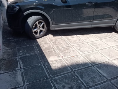 Παράνομη και καταχρηστική στάθμευση σε πεζοδρομιο  	Καραολή Δημητρίου