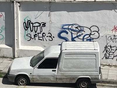 Εγκαταλελειμμένο Όχημα στη Βιοπούλου