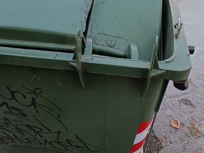 Αλλαγή σπασμένου καπακιού σε κάδο απορριμμάτων Κυζίκου 18 & Παρασκευοπούλου