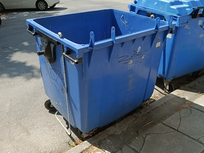 Χαλασμένος καδος ανακυκλώαης   Βησσαρίωνος