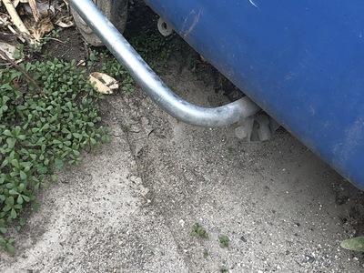 Βλάβη στο σύστημα του κάδου ανακύκλωσης   Πέτρου Λεβαντή με μέτρων γωνία