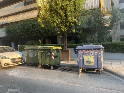7 Καδοι στο ιδιο σταυροδρομι!!!