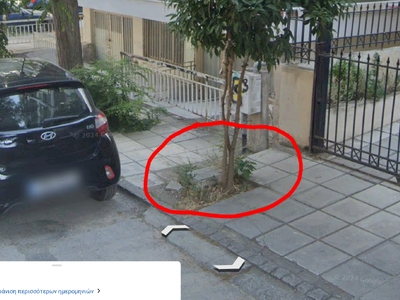 Σηκωμένες πλάκες πεζοδρομίου Μουδανίων