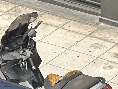 Εγκαταλελειμενα δικυκλα