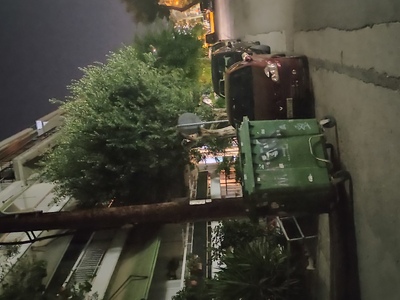 Καμμένη λάμπα σε κολώνα της ΔΕΗ