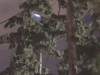 Καμένη λάμπα σε κολώνα της Δ.Ε.Η. Αίαντος