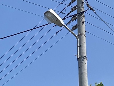 Καμένη λάμπα σε κολώνα της Δ.Ε.Η. Τάσου Καρατάσου