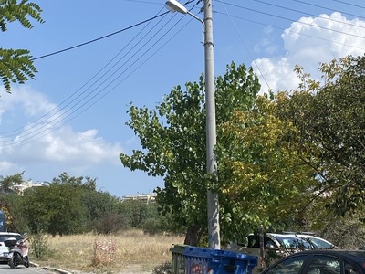 Καμένη λάμπα σε κολώνα της Δ.Ε.Η. Τάσου Καρατάσου