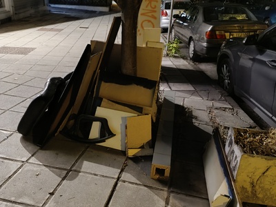 Λευκωσίας με χειμώνιδου κομμάτια ξύλα από έπιπλα!! Λευκωσίας με χειμώνιδου