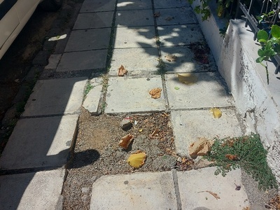 Αποκατάσταση πλακιδιων σε πεζοδρόμιο Κολοτούρου