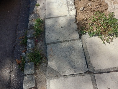 Αποκατάσταση πλακιδιων σε πεζοδρόμιο Κολοτούρου