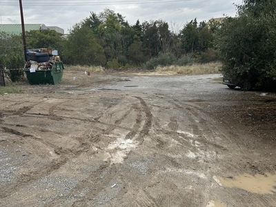 δρομος εδω κ 20 χρονια χωρις ουτε καν χαλικι  Σουλίου