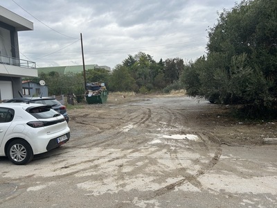 δρομος εδω κ 20 χρονια χωρις ουτε καν χαλικι  Σουλίου