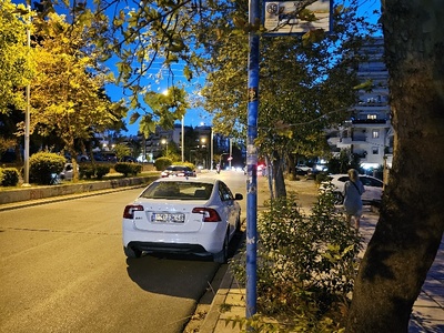 σταση χηλιτη, πρόβλημα με αμαξια που παρκαρουν στη σταση  ΧΗΛΙΤΗ