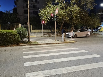 καμενος σηματοδότης  Μητροπολίτου Γρηγορίου Κυδωνιών