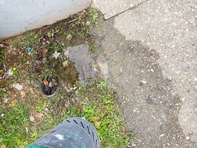 Διαρροή υδατων στην πλατεία Σκρα