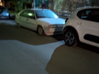 Εγκαταλελειμμένο αυτοκίνητο στην οδό Χάλκης