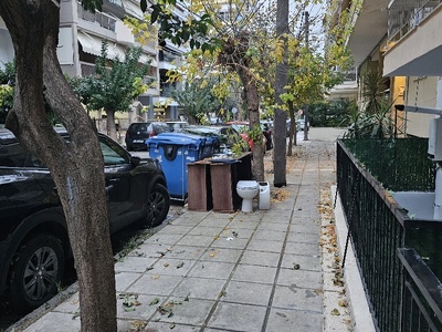 Αδραμυττίου 18