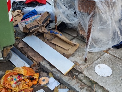 Βουνό απο παλιά αντικείμενα Αργοναυτών & Μητροπολίτου Καλλίδου