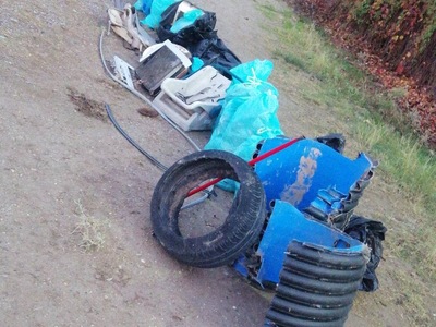 Μπάζα σε χώρο πρασίνου δίπλα σε σχολειο 	Εφέσου