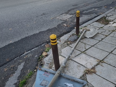 Πεσμενη πινακιδα  Αργυρούπολης και Καλιδου γωνία