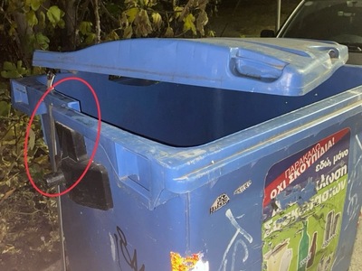 Σπασμένος κάδος ανακύκλωσης 	Πέτρου Λεβαντή