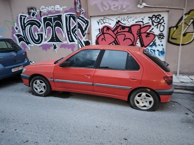 παρατημενο οχημα στη Δ. Σολωμού