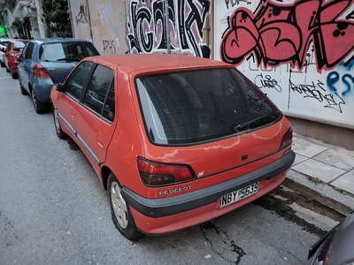 παρατημενο οχημα στη Δ. Σολωμού