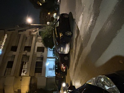 Παρκαρισμένα πάνω στο δρομο Γρηγορίου Ε 23 & αντιηονης