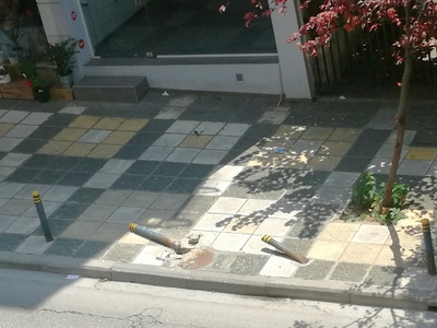 Κατεστραμμένα κολωνάκια